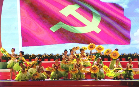 Can Tho honra a niños con buenos resultados docentes