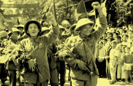 Espíritu glorioso de la liberación de Hanói en canciones