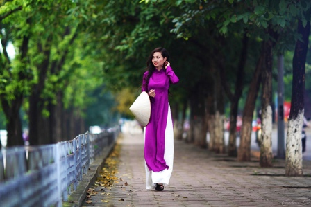 La túnica tradicional Ao Dai en canciones