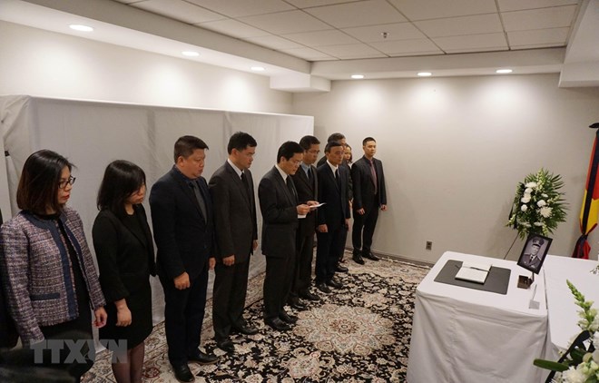 Rinden homenaje al expresidente Le Duc Anh en numerosos países