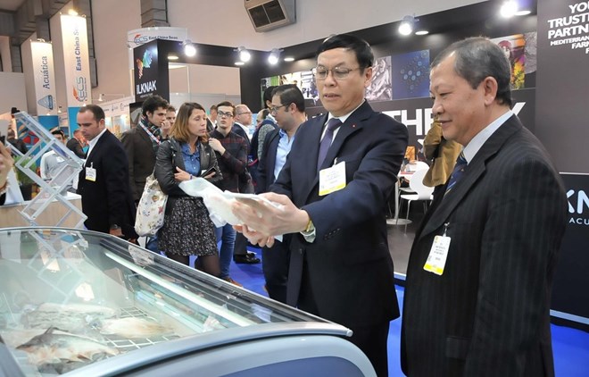 Promueven productos pesqueros de Vietnam en exposición de Bruselas