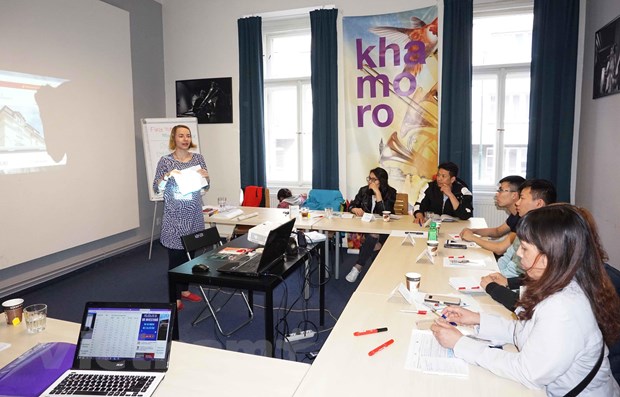 Cursos para mejorar integración de extranjeros residentes en República Checa