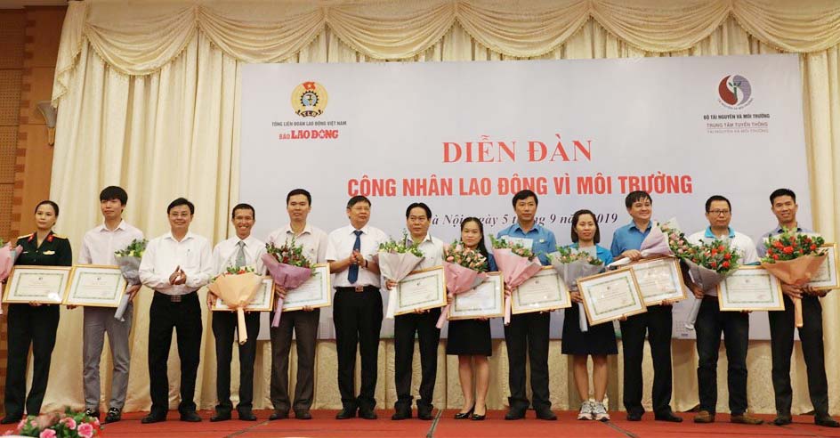 Honran a trabajadores sobresalientes en protección ambiental