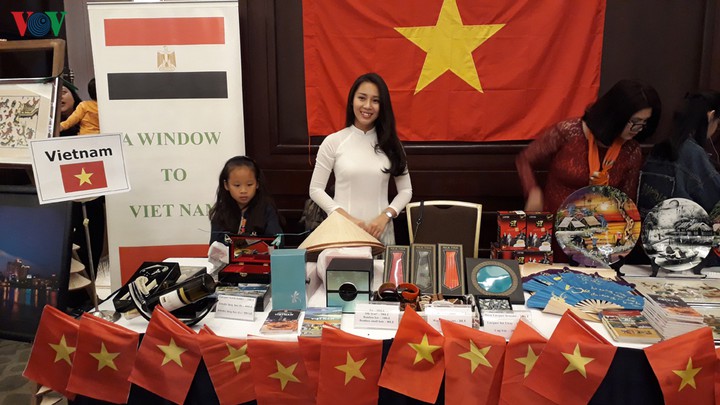 Promueven imagen de Vietnam en feria de caridad en Egipto