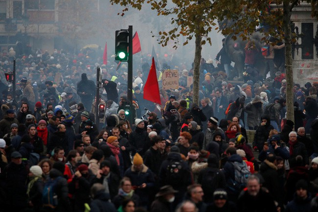 Francia busca medidas para crisis de paro en el país