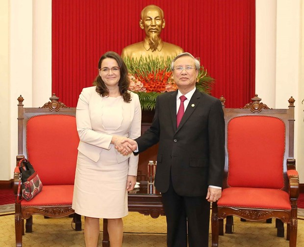 Partidos gobernantes de Vietnam y Hungría consolidan lazos