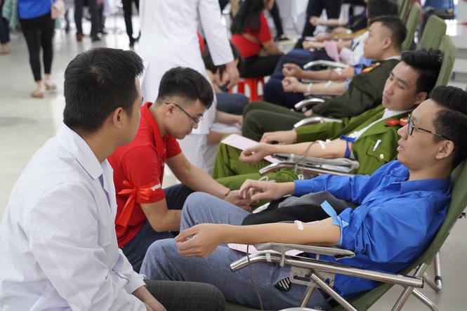 Jóvenes de Quang Ninh participan en gran evento de donación de sangre