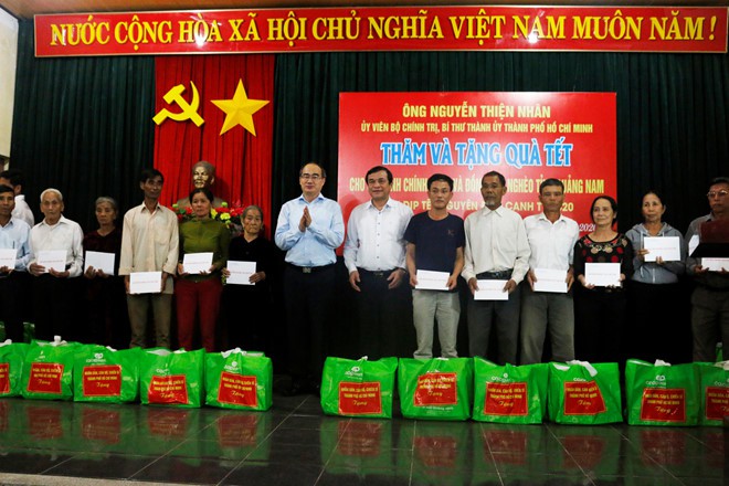 Más regalos del Tet para necesitados en Vietnam