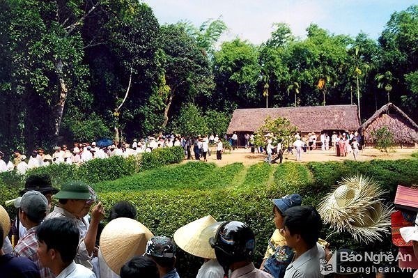 Rinden tributo a Presidente Ho Chi Minh en nuevo año lunar