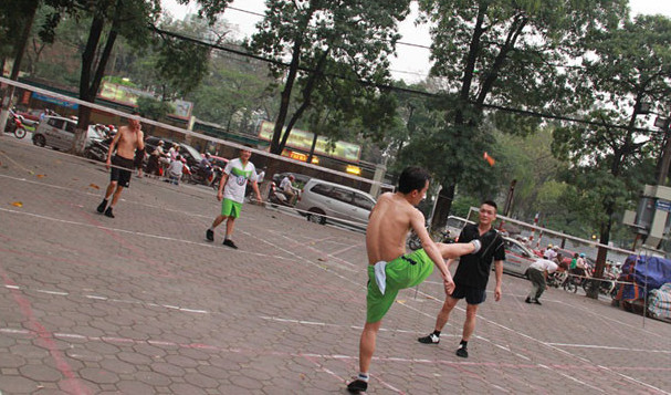 Đá Cầu, juego tradicional en Hanói