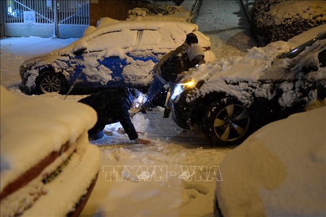 España se esfuerza por afrontar los efectos de una nevada histórica