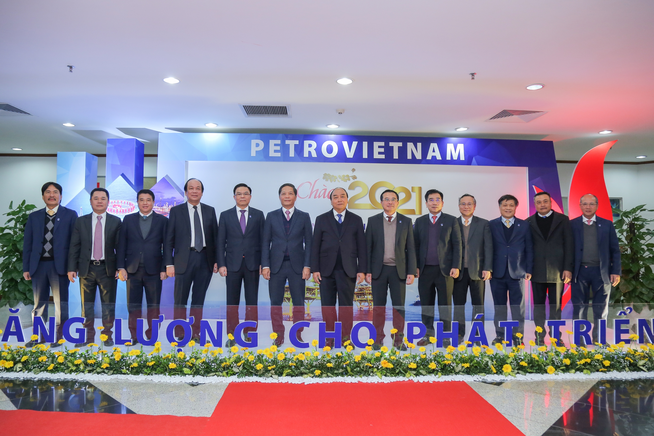 Primer ministro de Vietnam pide promover el papel de Petrovietnam