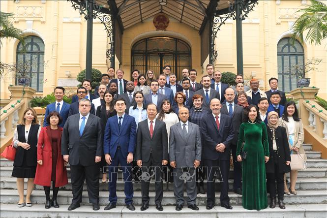 Corresponsales extranjeros contribuyen a promover la imagen de Vietnam, según vicecanciller vietnamita