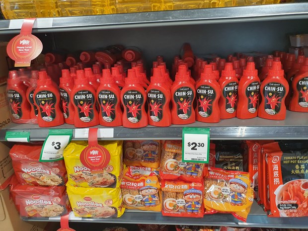 Diversos productos vietnamitas se venden en supermercados australianos en vísperas del Tet