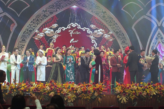 Celebran en Hanói el programa “Primavera en la tierra natal 2021“