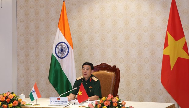 Ministros de Defensa de Vietnam y de la India conversan sobre relaciones bilaterales