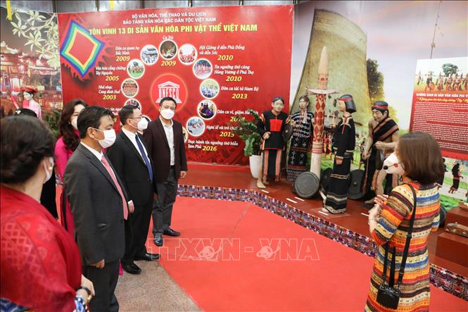 Exposición “Espacio del patrimonio cultural vietnamita”