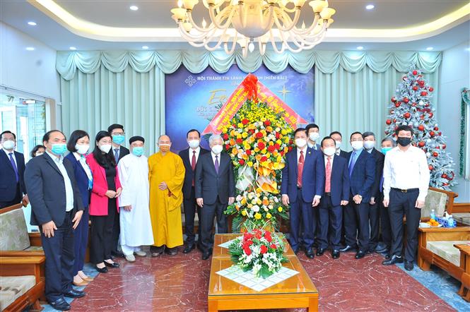 Presidente del Frente de la Patria de Vietnam visita la Iglesia Evangélica en el Norte
