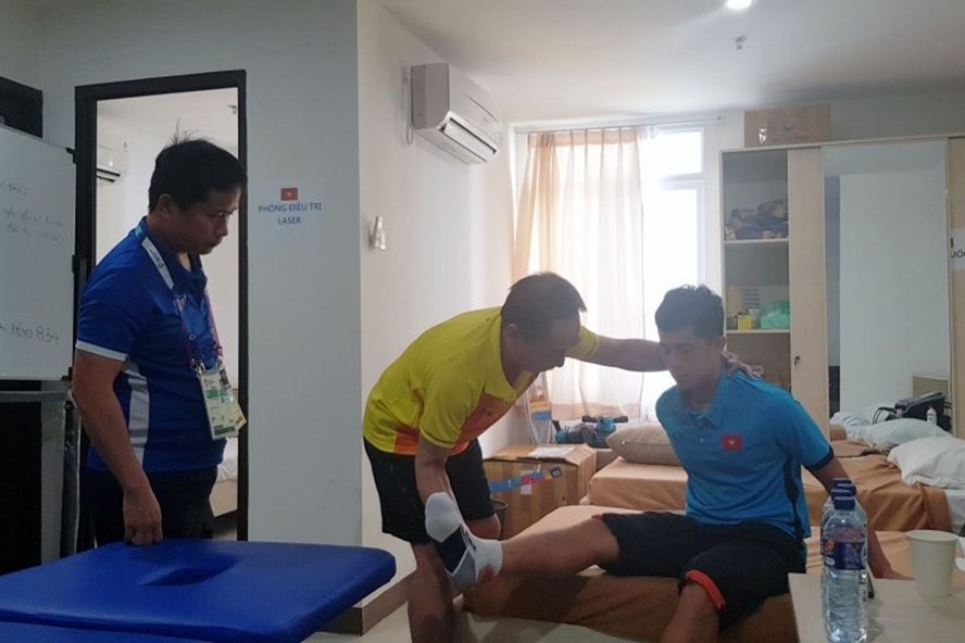 Dos médicos vietnamitas honrados por la Federación Asiática de Fútbol