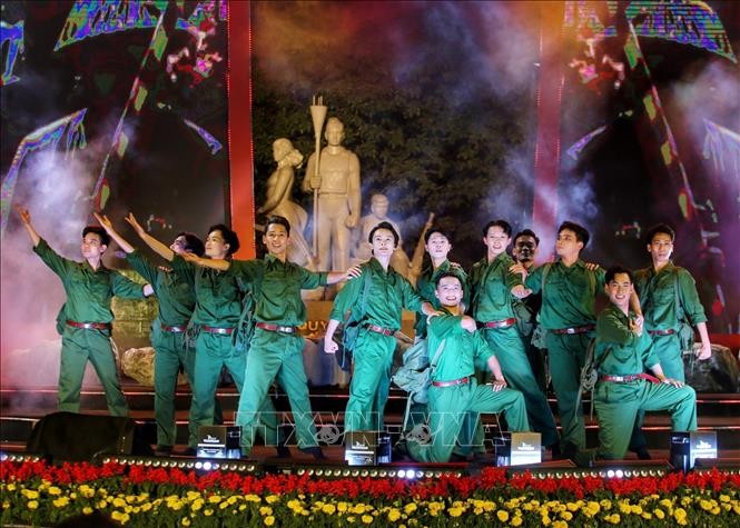 Rinden homenaje a soldados encarcelados con programa artístico