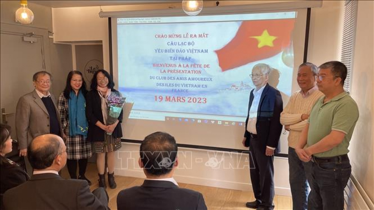 Presentan el Club de Amantes de Mares e Islas de Vietnam en Francia