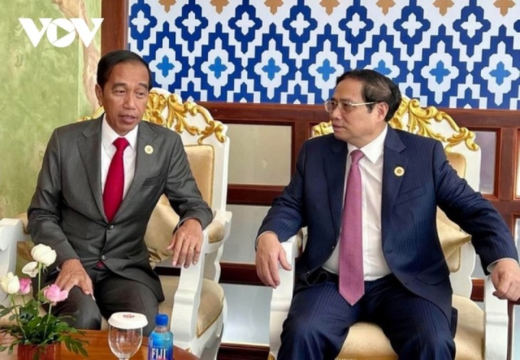Premier de Vietnam se dirige a la Cumbre de la ASEAN en Indonesia