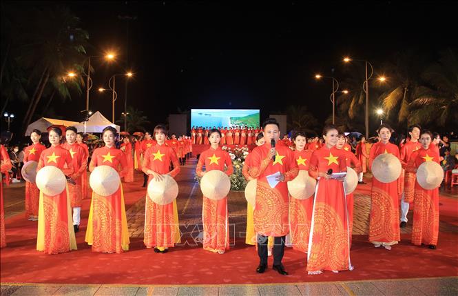 Promueven el Ao Dai en el marco del Festival del Mar Nha Trang - Khanh Hoa 2023