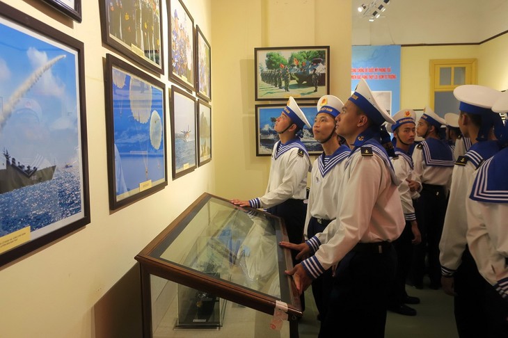 Inauguran exhibición de artefactos sobre la Armada Popular de Vietnam