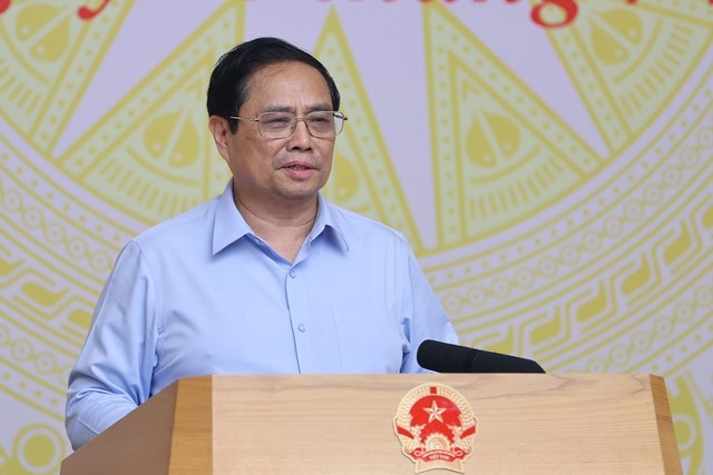 Premier de Vietnam pide a los bancos que sigan bajando las tasas de interés