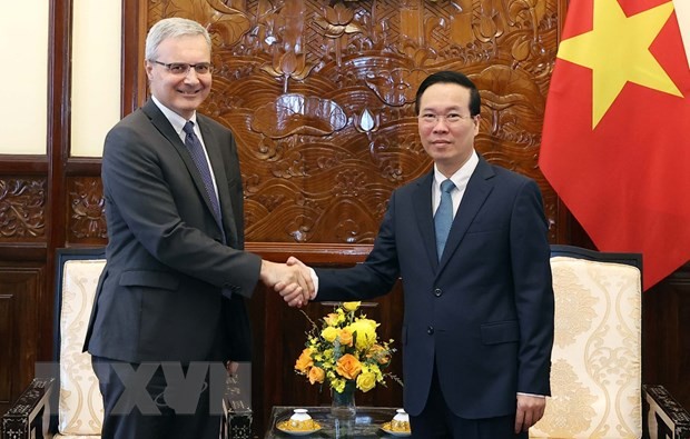 El presidente Vo Van Thuong recibe al embajador francés