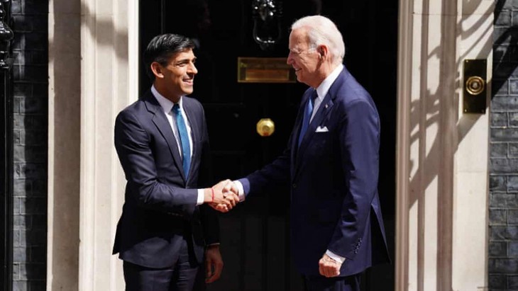 Joe Biden se reunió con Rishi Sunak y el rey Carlos III