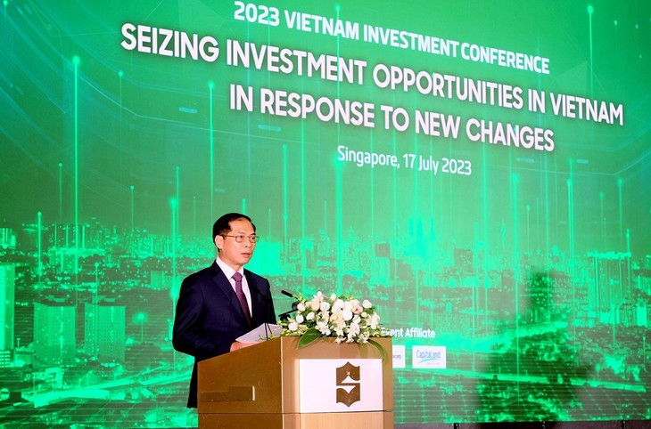 Conferencia promueve oportunidades de inversión entre Vietnam y Singapur