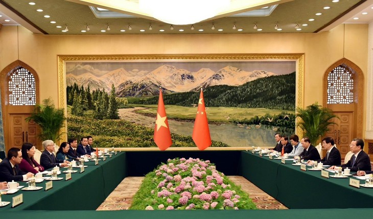 Vietnam prioriza al máximo las relaciones con China, afirma alto funcionario