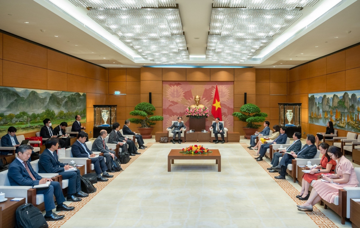 Jefe del Parlamento de Vietnam recibe al presidente del banco japonés JBIC