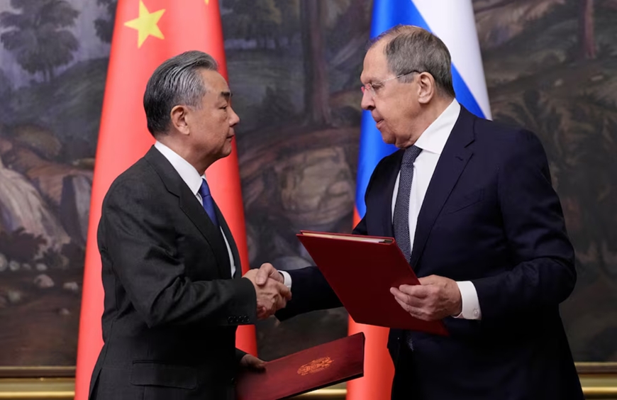 Jefes de diplomacia de Rusia y China debaten importantes temas internacionales