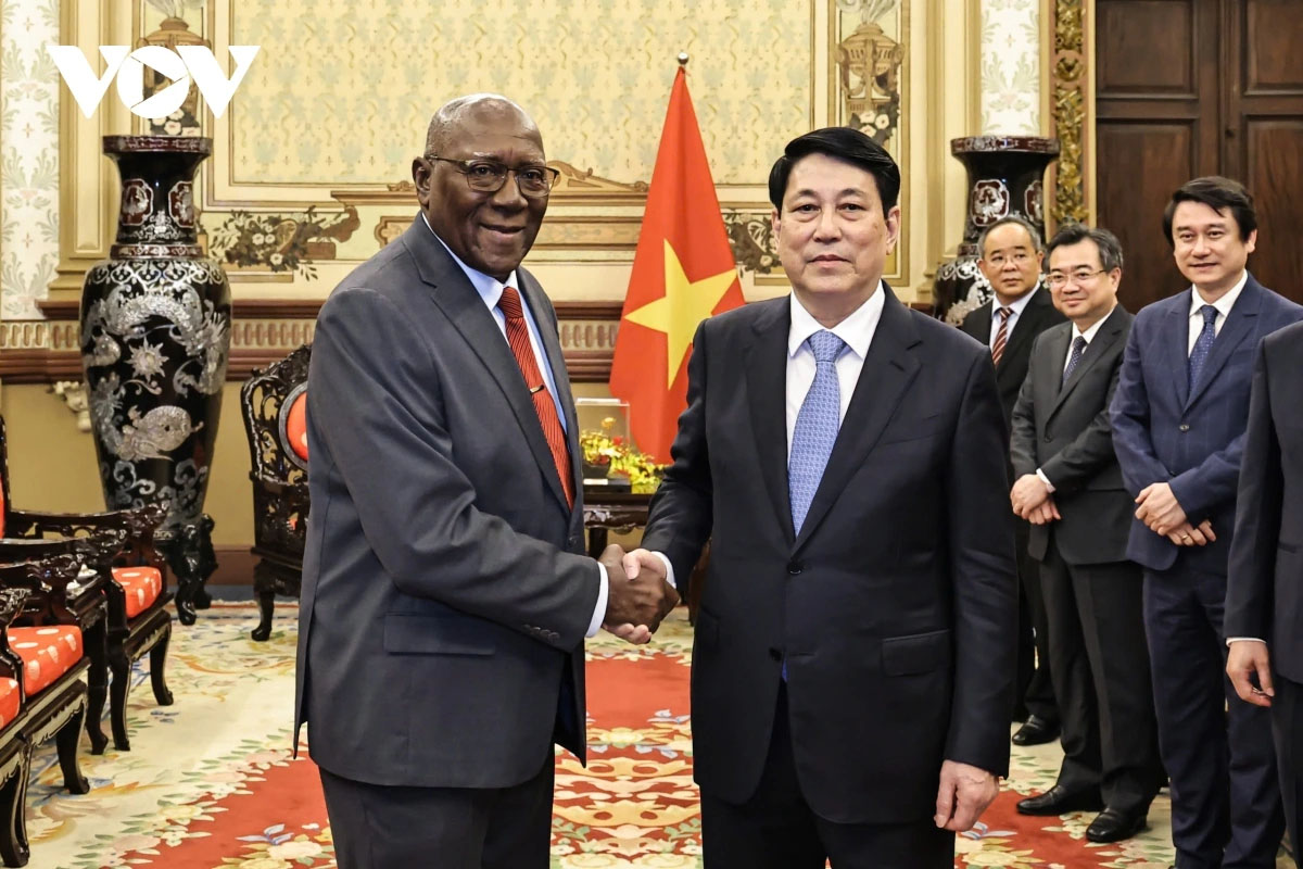 El jefe de Estado de Vietnam recibe al vicepresidente de Cuba
