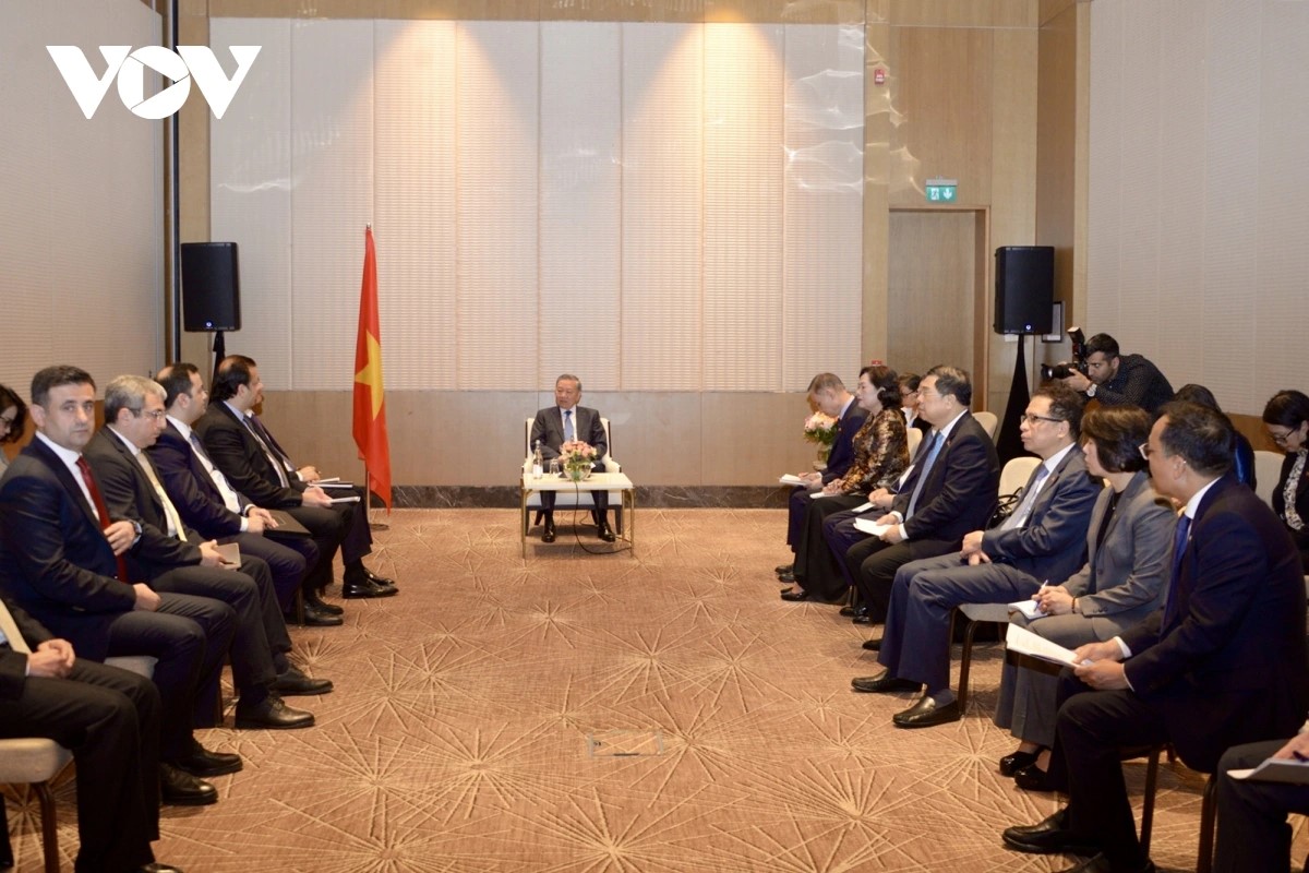 Vietnam confía en empresas azerbaiyanas para fortalecer la cooperación estratégica
