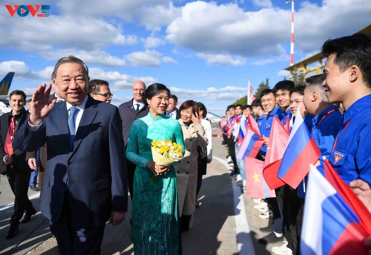 Líder del PCV inicia visita oficial a Rusia