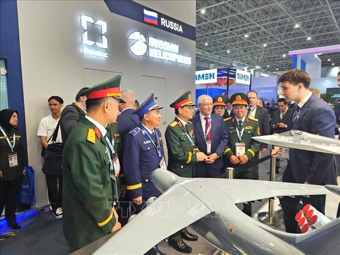 Vietnam participa en Exposición Internacional Marítima y Aeroespacial de Langkawi 2025