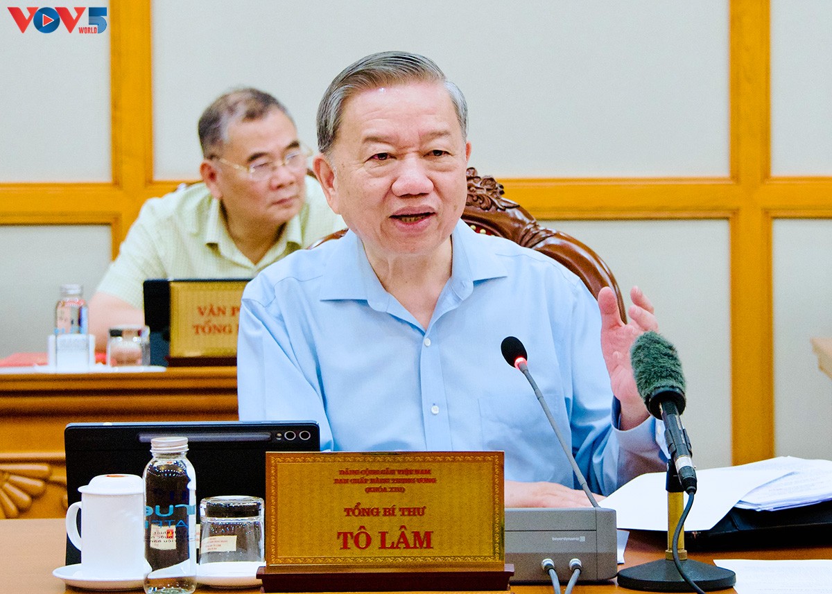 Líder del Partido Comunista de Vietnam evalúa reorganización del aparato y unidades administrativas