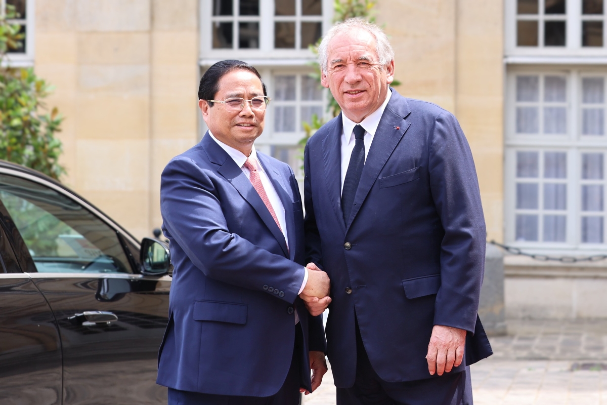 Primeros ministros de Vietnam y Francia mantienen conversaciones en París