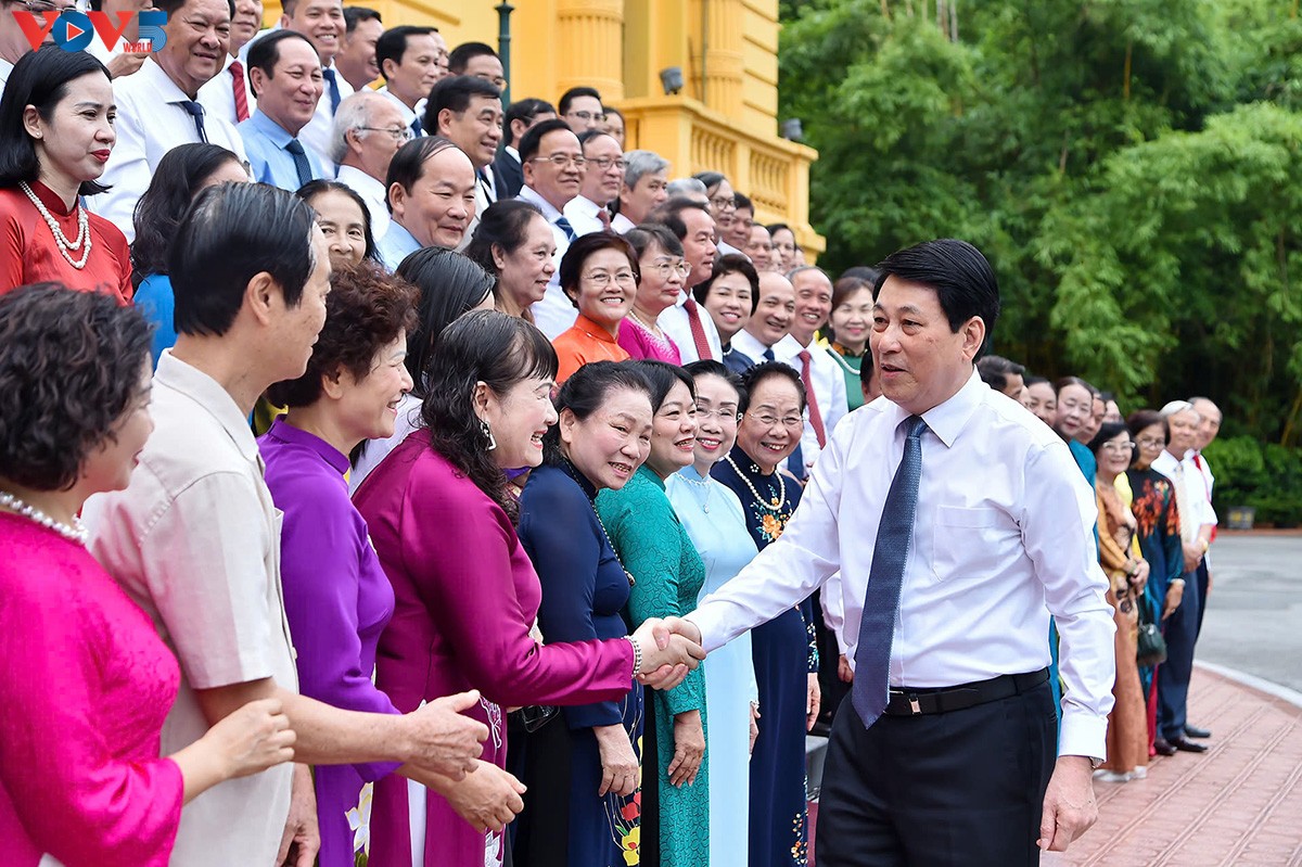 Presidente de Vietnam recibe a representantes destacados de la Asociación Nacional para la Promoción de la Educación