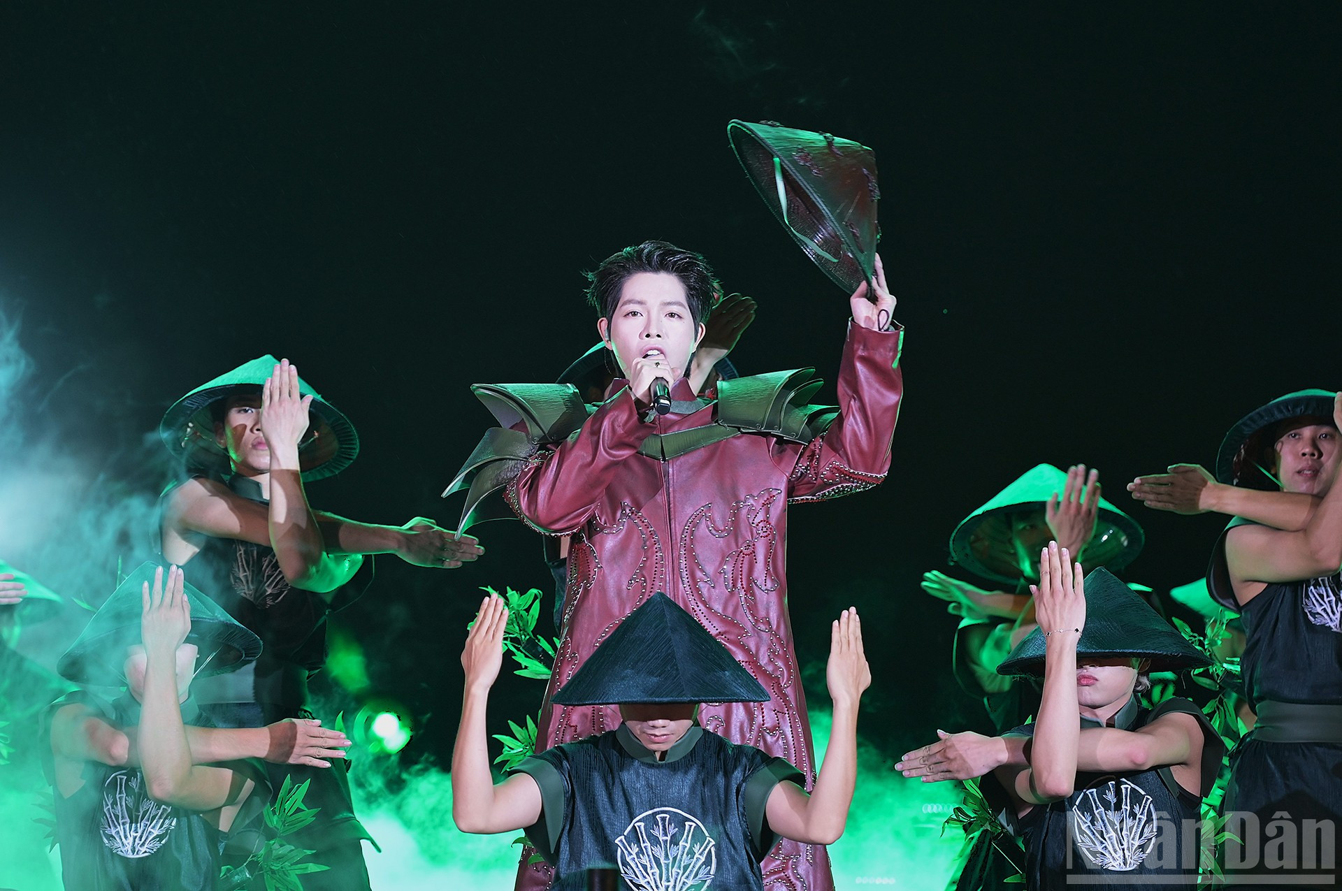 Cantantes que iluminan Vietnam en escenarios internacionales en 2025