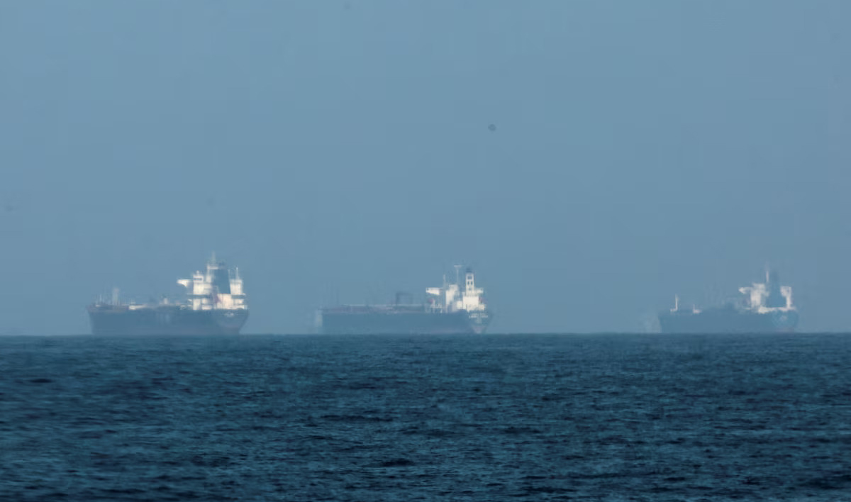 Mercados mundiales de petróleo, gas y transporte marítimo experimentan una volatilidad significativa