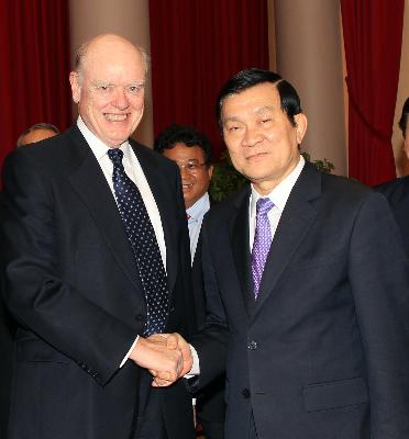 ປະທານ​ປະ​ເທດ ເຈືອງເຕີນຊາງ ​ຕ້ອນຮັບ​ສາດ​ສະ​ດາ​ຈານ Snow .....