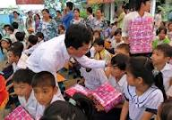 ຜັນຂະຫຍາຍບັນ ດາການເຄື່ອນໄຫວ ຈັດຕັ້ງ​ບຸນປີ​ໃໝ່​ປະຈຳ​ຊາດ ໃຫ້ແກ່ຄົນທຸກຍາກ