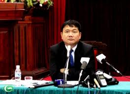 ລັດຖະມົນຕີກະຊວງຄົມມະນາຄົມຂົນສົ່ງໂອ້ລົມ ກັບຜູ້ຟັງຜ່ານວິທະຍຸກະຈາຍສຽງຫວຽດນາມ