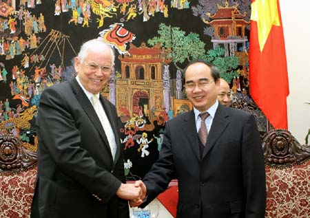 ຮອງນາຍົກລັດຖະມົນຕີ ຫງວຽນທ້ຽນເຍີນ ໄດ້ໃຫ້ການຕ້ອນຮັບປະທານມະຫາວິທະຍາໄລ Krems