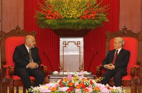 ທ່ານເລຂາທິການໃຫຍ່ ຫງວຽນຟູຈ້ອງ ຕ້ອນຮັບປະທານຄະນະກຳມະການປົກປ້ອງປະຕິວັດ ກູບາ