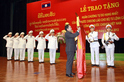 ກອງບັນຊາການກຳລັງອາລັກຂາຮັບຫຼຽນໄຊອິດສະຫຼະຊັ້ນໜື່ງຂອງລັດແຫ່ງສປປ ລາວ